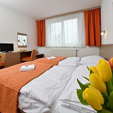 Lh Parkhotel Hluboka Nad Vltavou Congress & Wellness Esterno foto
