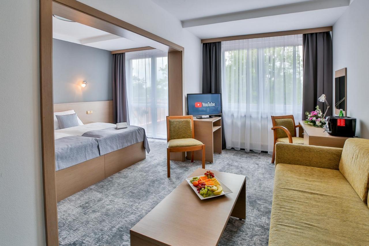 Lh Parkhotel Hluboka Nad Vltavou Congress & Wellness Esterno foto