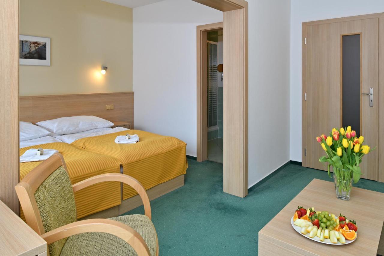 Lh Parkhotel Hluboka Nad Vltavou Congress & Wellness Esterno foto