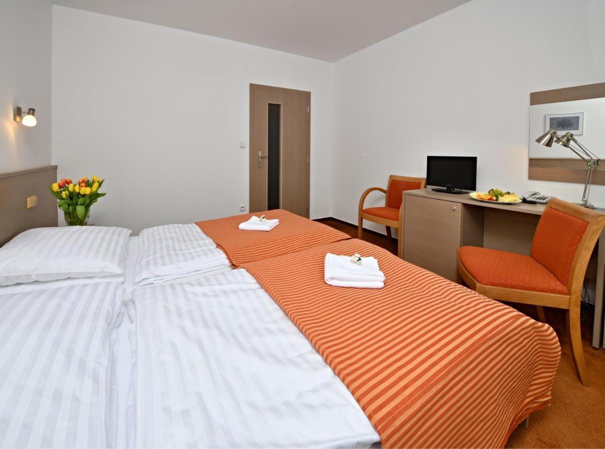 Lh Parkhotel Hluboka Nad Vltavou Congress & Wellness Esterno foto