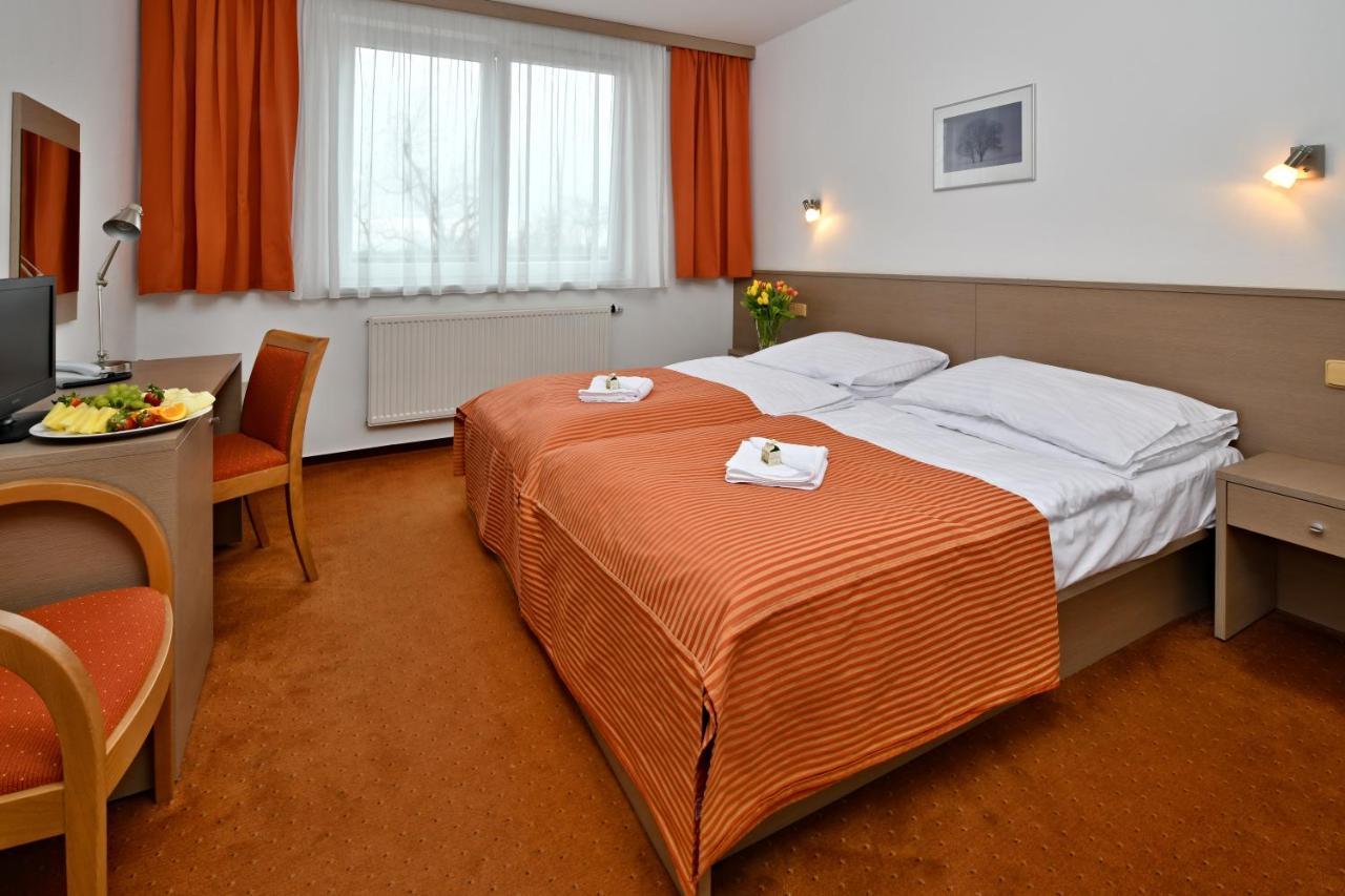 Lh Parkhotel Hluboka Nad Vltavou Congress & Wellness Esterno foto
