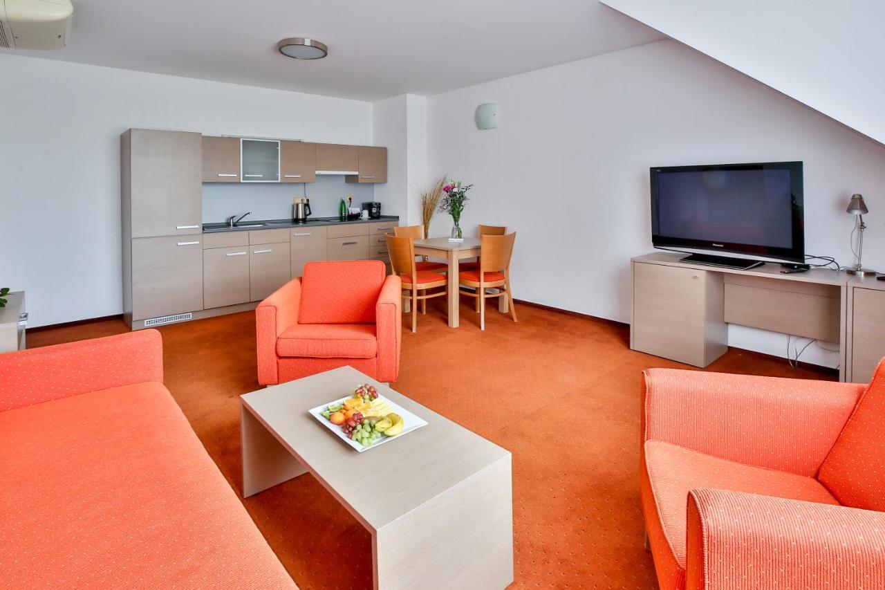 Lh Parkhotel Hluboka Nad Vltavou Congress & Wellness Esterno foto