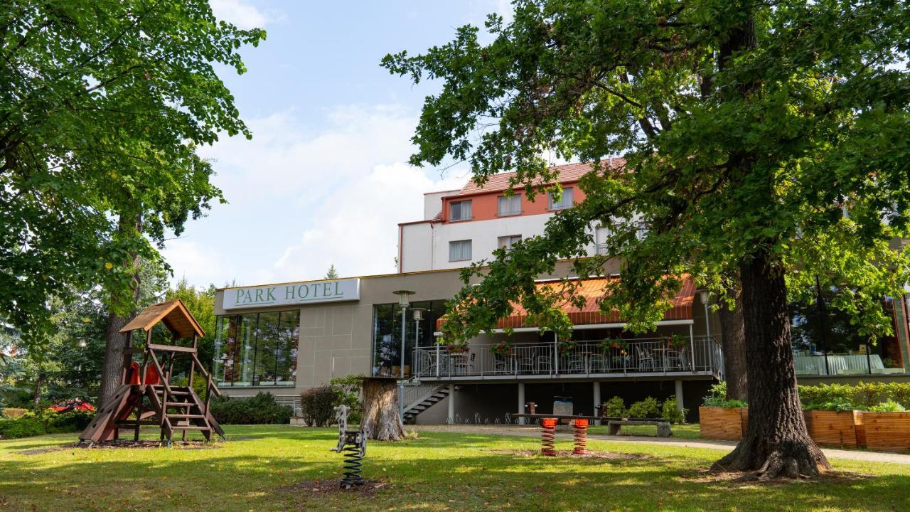 Lh Parkhotel Hluboka Nad Vltavou Congress & Wellness Esterno foto